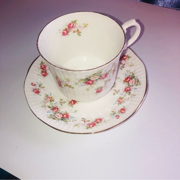 Royal Minster Bone China Teacup and Saucer- like new- no chips no cracks, - Picture 8 of 8